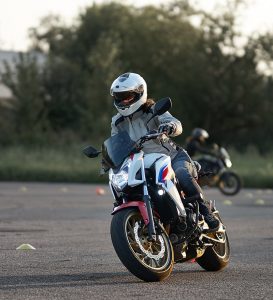 motociclistas-mas-seguros